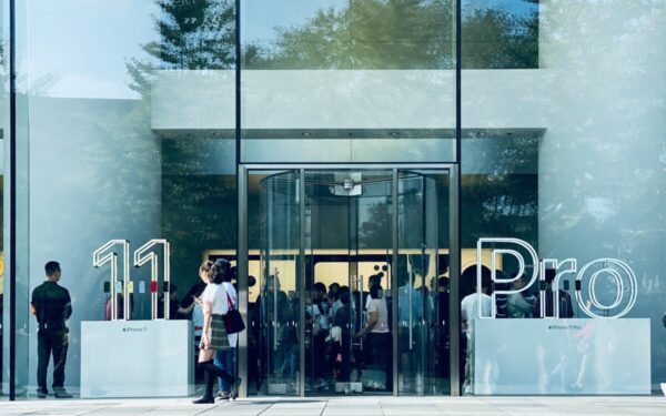 Išmaniųjų telefonų gamintojas pasiekė istorinį rekordą: konkurentams belieka tik pavydėti