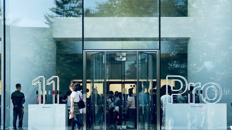 Išmaniųjų telefonų gamintojas pasiekė istorinį rekordą: konkurentams belieka tik pavydėti
