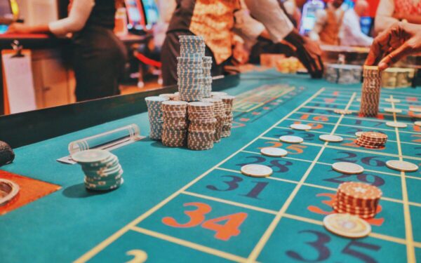 Azartinių lošimų skandalas teisme: „Olympic Casino“ stoja prieš valstybę dėl milijonų