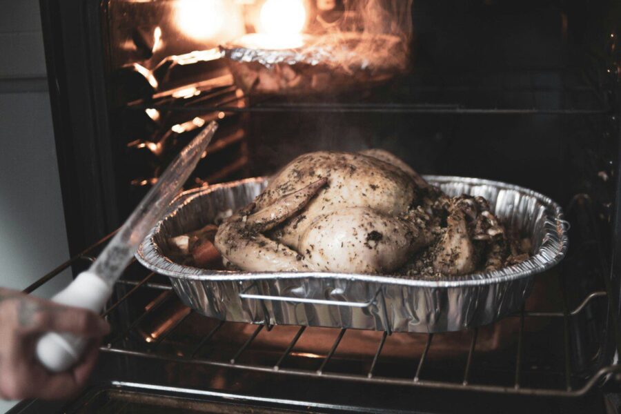 Šokiruojantis atradimas: gydytojai atskleidė, kaip kepti vištieną, kad ji netaptų nuodinga