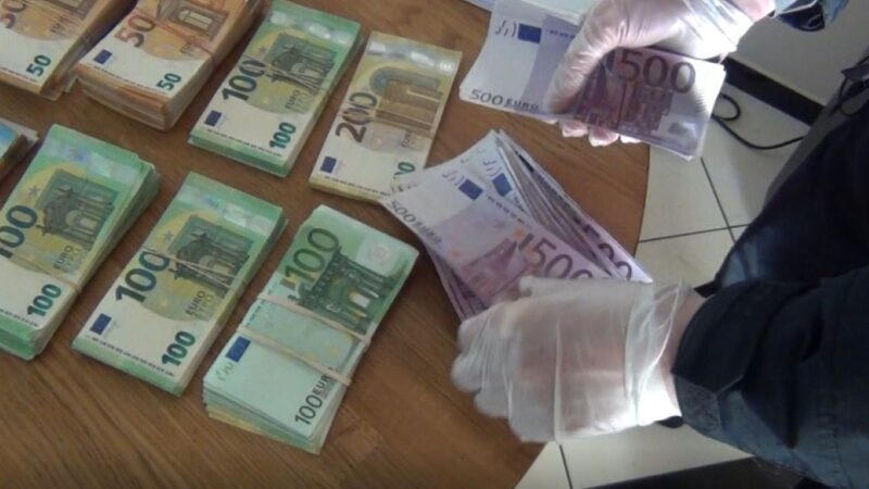 Kratos žinomose prekybos įmonėse: FNTT aiškinasi dėl galimo PVM grobstymo