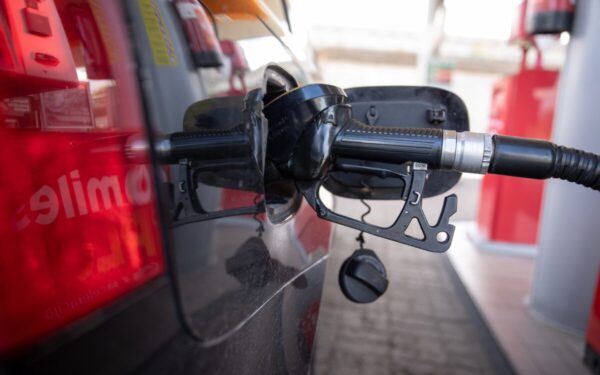 Degalų kainos kyla be atokvėpio: dyzelinas nuo benzino atitrūko dar labiau