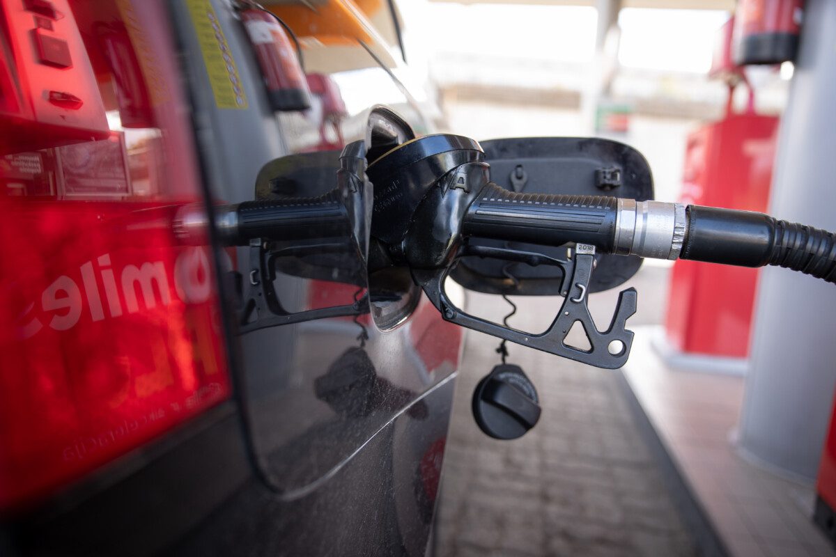 Degalų kainos kyla be atokvėpio: dyzelinas nuo benzino atitrūko dar labiau