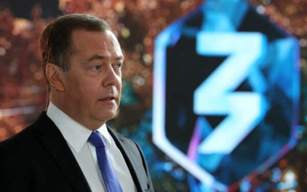 Medvedevo įspėjimas pasauliui: artėja branduolinius ginklus ribojančios sutarties pabaiga