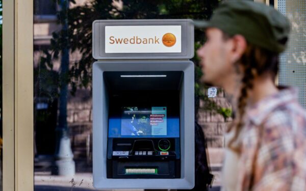 „Swedbank“ įspėja visus gyventojus: pasirūpinkite grynaisiais dabar, paskui gali būti per vėlu
