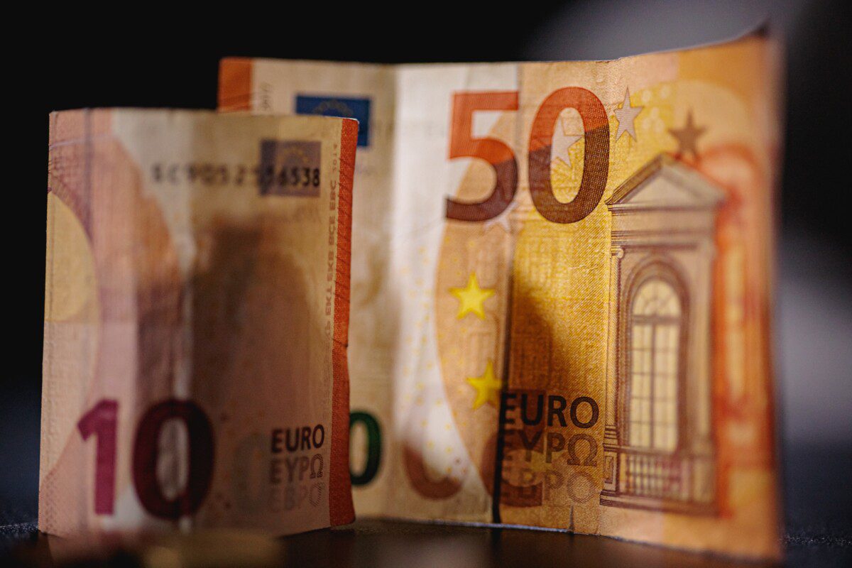 Sunkiai suvokiami skaičiai: policija atskleidė, kiek pinigų sukčiams atidavė šalies gyventojai