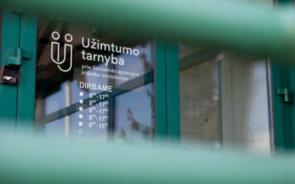 Rekordinė paklausa darbuotojams: nedarbas mažėja, bet ar tai tik laikinas efektas?