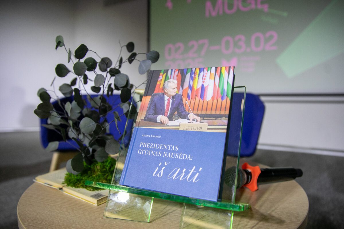 Skandalas prieš Knygų mugę: L. Lavastė prabilo apie „uždraustą“ knygą apie G. Nausėdą, organizatoriai turi kitą versiją