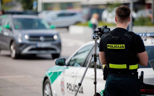 Kritinis įspėjimas visiems vairuotojams: galite gauti net 280 eurų siekiančią baudą
