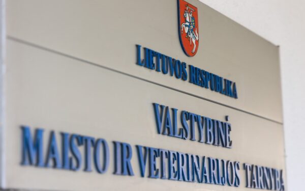 Riebalai, šerkšnas ir net čiužinys: VMVT sustabdė azijietiško maisto kavinės veiklą Vilniuje