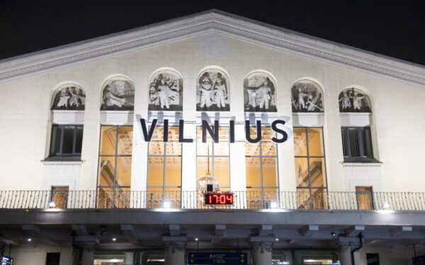 Svarbus įspėjimas: dėl neatpažintų objektų Lietuvos oro erdvėje galimi skrydžių nukreipimai