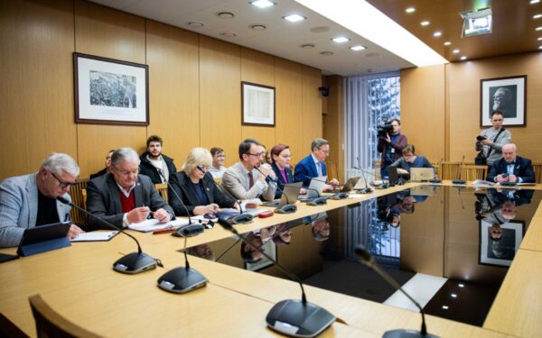 Konservatoriai trinktelėjo durimis: pasitraukė iš LRT darbo grupės, kaltina politine įtaka