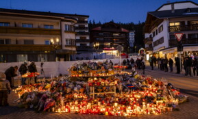 Naujųjų metų gaisras Šveicarijos bare. EPA-ELTA