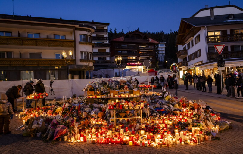 Naujųjų metų gaisras Šveicarijos bare. EPA-ELTA