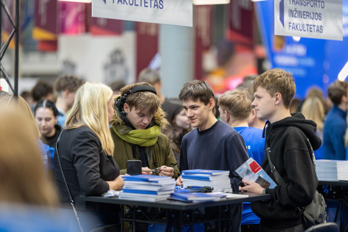 Darbdaviai pešasi dėl šių specialistų: valstybė didina priėmimą šimtais vietų