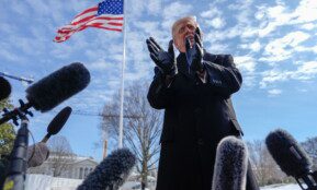 Trumpas: tikėkimės, kad karinių veiksmų prieš Iraną neprireiks. EPA-ELTA