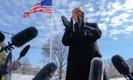 Trumpas: tikėkimės, kad karinių veiksmų prieš Iraną neprireiks. EPA-ELTA