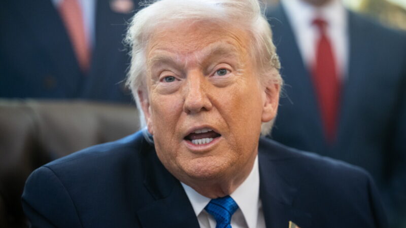 Pavojingas žaidimas duoda rezultatų: Trumpo retorika su Iranu vertinama kaip veiksminga