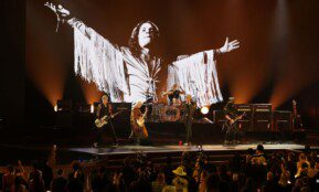 Per „Grammy“ apdovanojimus atlikėjų žinutė „ICE lauk“ skambėjo garsiai ir aiškiai. EPA-ELTA