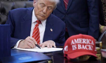 Donaldas Trumpas. EPA/YURI GRIPAS