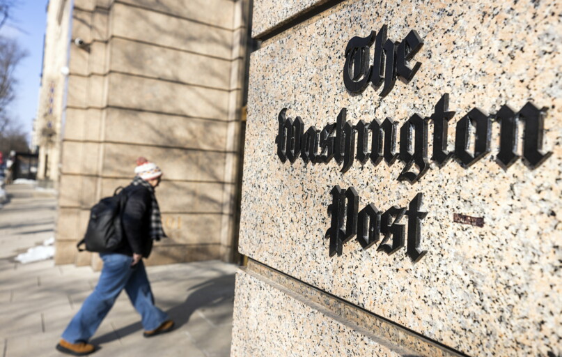 JAV šimtai žmonių protestavo prieš „The Washington Post“ žurnalistų atleidimus. EPA-ELTA