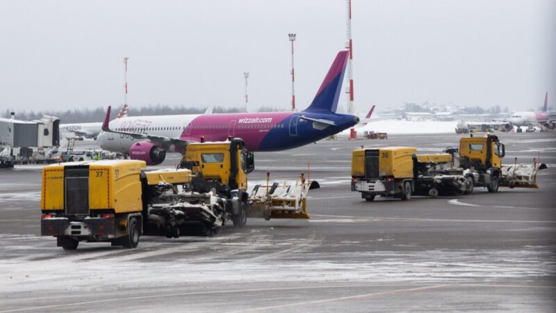 Lietuva to dar nematė: oro uostai įsigijo 15 galingų mašinų, atliekančių tris darbus vienu metu