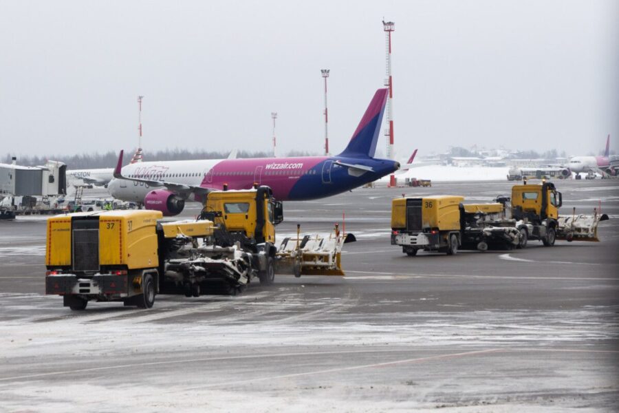 Naujos sniego valymo technikos Vilniaus oro uoste pristatymas. ELTA / Dainius Labutis