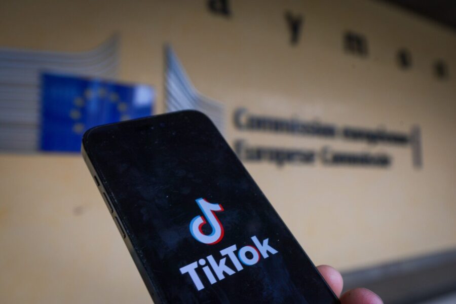 Preliminarios EK išvados: „TikTok“ priklausomybę keliantis dizainas pažeidžia ES teisę. EPA-ELTA