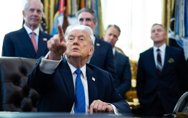 Baltieji rūmai: rasistinį įrašą su Obamomis D. Trumpo paskyroje netyčia įkėlė darbuotojas