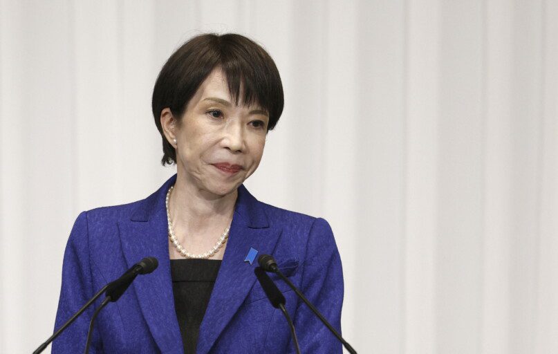 Japonijos premjerė pabrėžia dialogo su Kinija svarbą. EPA-ELTA