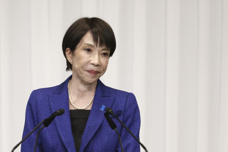 Japonijos premjerė pabrėžia dialogo su Kinija svarbą. EPA-ELTA