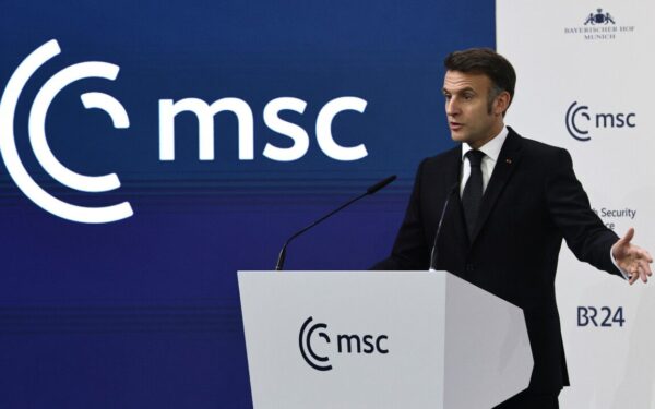 Macronas: pasaulis turėtų sekti Europos pavyzdžiu, o ne ją kritikuoti