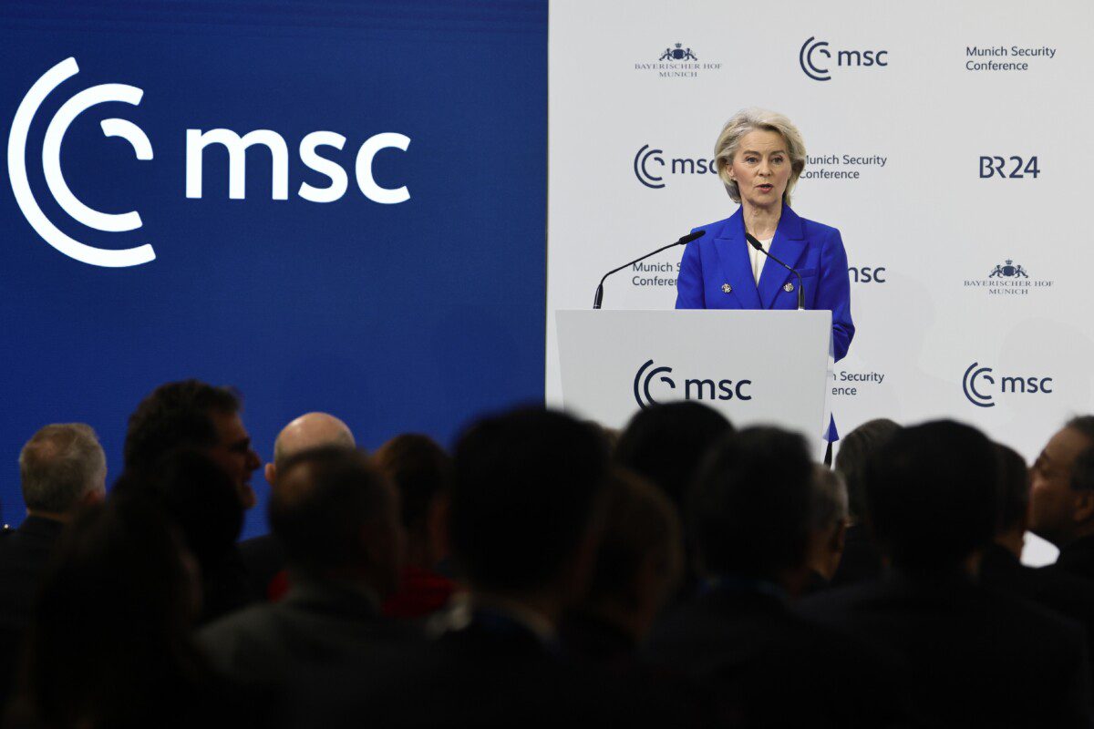 Grenlandijos klausimas kaista: tęsiantis deryboms dėl likimo Von der Leyen planuoja kelionę į salą