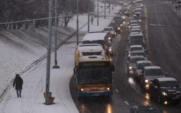 Vairuotojai, laikykitės: sinoptikė įspėja, kada keliai virs čiuožykla