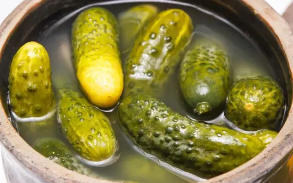 Pigiau nei vitaminai: naminiai rauginti agurkėliai, pavyksiantys net pradedančiajam