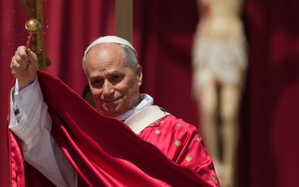 Popiežius stoja į kovą prieš dirbtinį intelektą: kunigams uždraudė DI pamokslus, kas toliau?