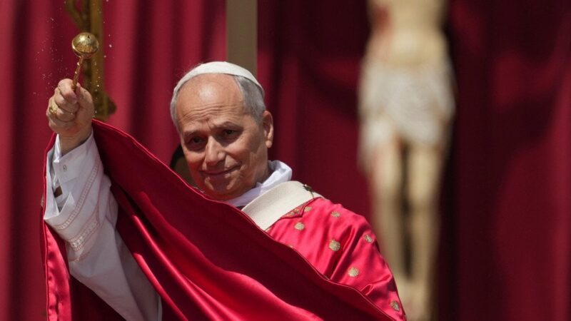 Popiežius stoja į kovą prieš dirbtinį intelektą: kunigams uždraudė DI pamokslus, kas toliau?