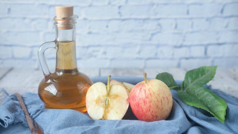 Nustebę net patyrę gydytojai: 3 ingredientų deriniai su obuolių actu, kurie gali pagerinti sveikatą