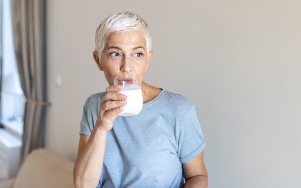 Kirpimas, kuris pakelia viršugalvį ir žvilgsnį: kodėl jis taip tinka brandžioms moterims?