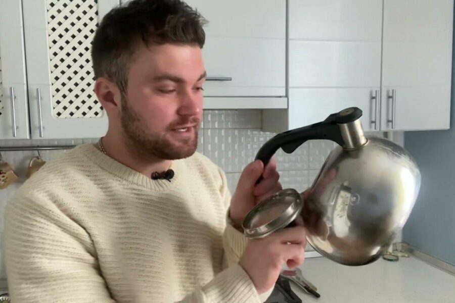 Būdas, kurį žino tik patyrusios šeimininkės: kalkės arbatinuke dingsta per vieną virimą