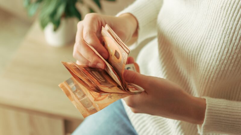 Kas dalinsis jūsų sumokėtais mokesčiais: Seime neįprastas sprendimas, kuris gali sukelti audrą