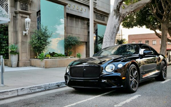 Galingesnis už legendinį „W12”: naujasis hibridinis „Bentley“ perrašė prabangos ir greičio taisykles