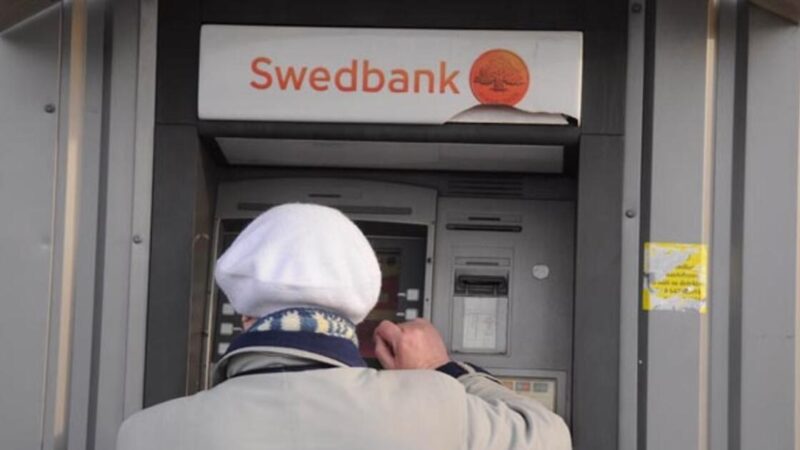 Lietuvoje neliks bankomatų: grynųjų rinka griūna, ar „Maximos“ kasos taps vienintele alternatyva?