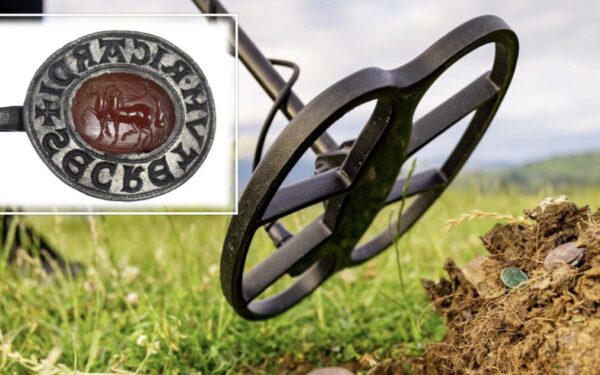 Neįprastas radinys Anglijoje: kodėl archeologus pribloškė radinys su romėnų ženklu?