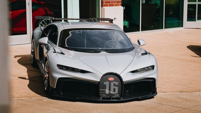 Retas reginys visai šalia mūsų: paaiškėjo, kur vienoje vietoje pamatyti garsiausius kino ir lenktynių automobilius