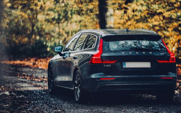 Ar automobiliai brangs? Sužinokite, kodėl „Volvo“ pelnas smuko, o akcijos pasiekė dugną