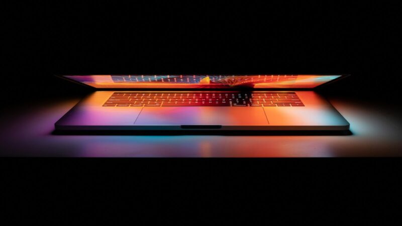 Rašiklio ir popieriaus žmogus: kaip Vladimiro Putino technologijų baimė bloškia Rusiją į praeitį?