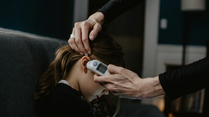 Po gripo ant kūno atsirado keistų mėlynių? Šis simptomas gali reikšti rimtą pavojų gyvybei