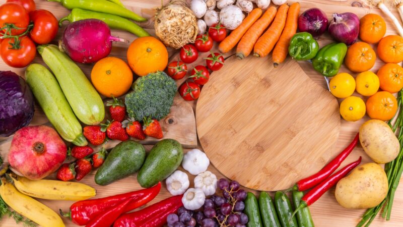 Jaučiatės pavargę, nors valgote sveikai? Mitybos klaidos, dėl kurių organizmas neįsisavina vitaminų