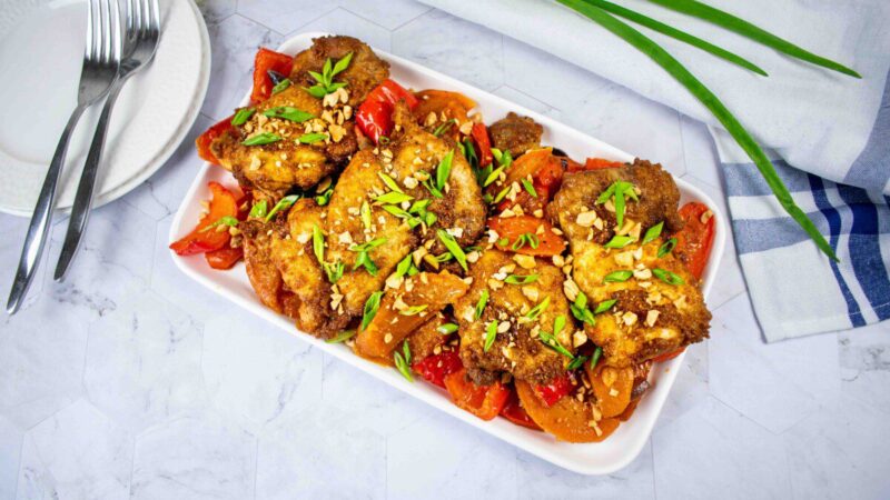 Žemės riešutų kremo vištiena su keptomis daržovėmis